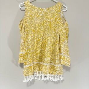 Chico’s Yellow and White Cold Shoulder Print Fringe Blouse Size 1